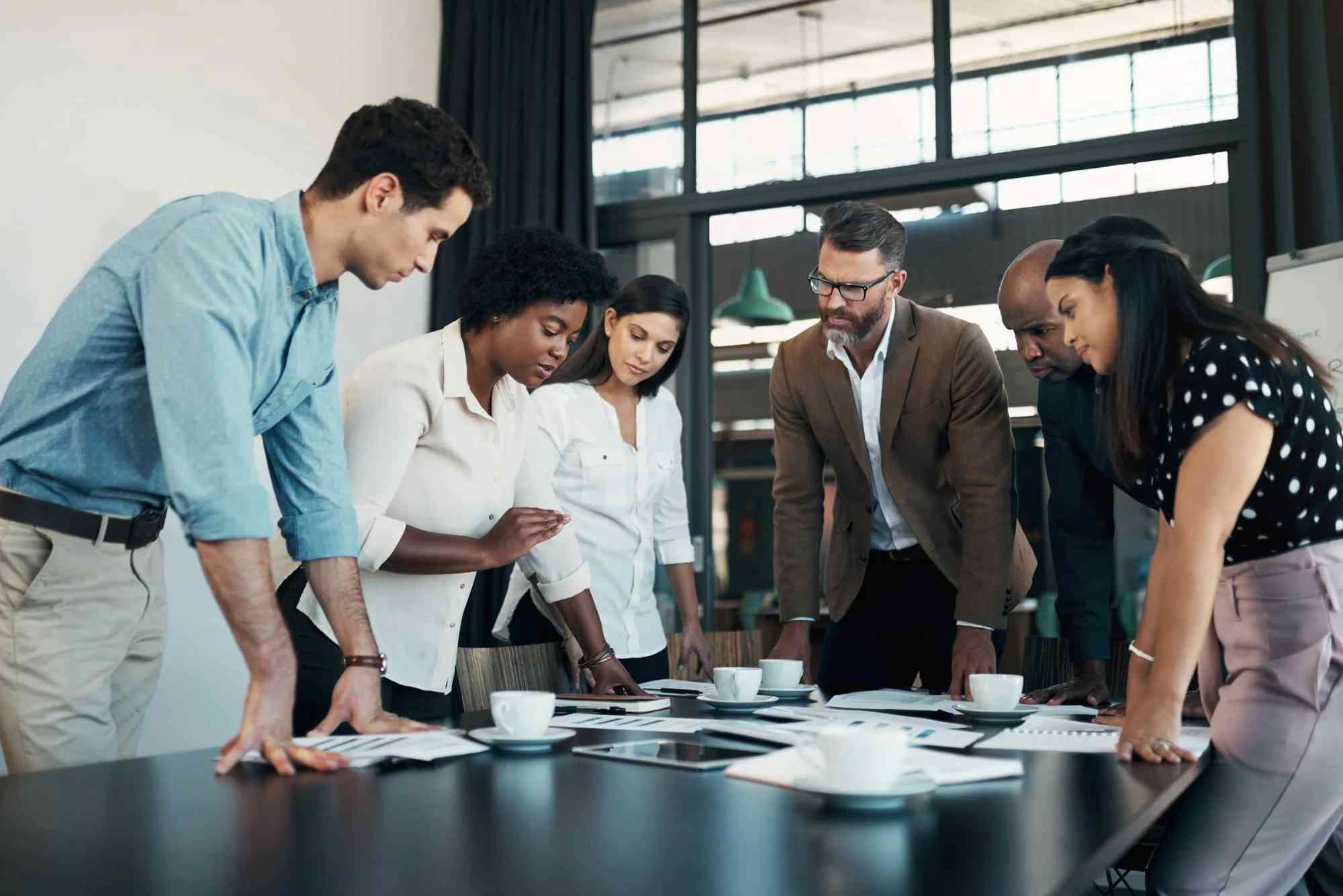 مبادرات تطوير تعيد تشكيل بيئة العمل