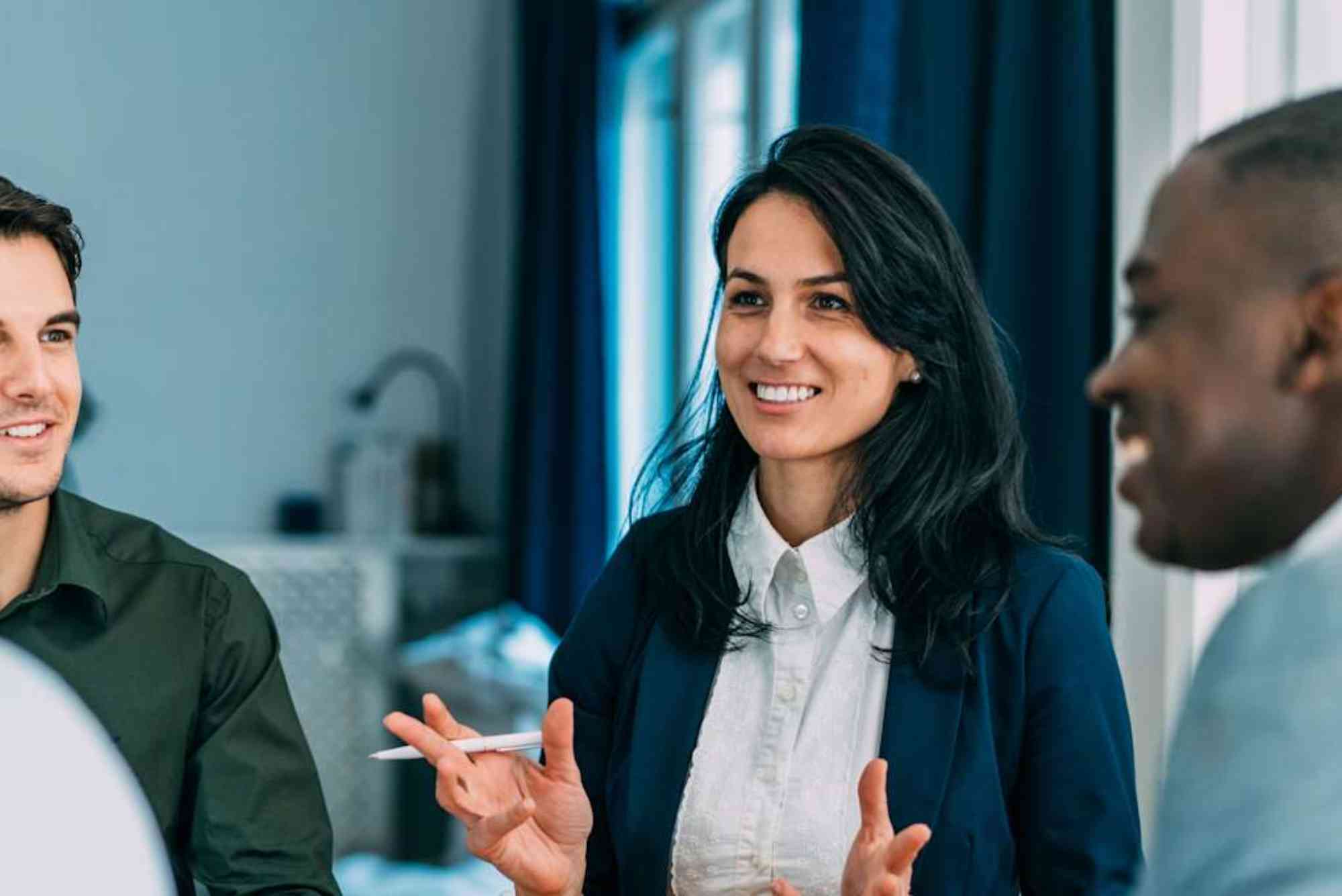 ما دور السمعة في توسيع النشاط التجاري؟